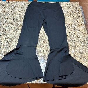 Size L ruffle hem ankle stretch pants